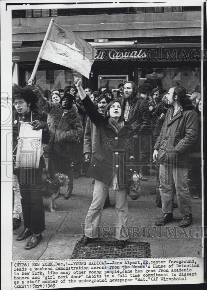 1969 Press Photo Jane Albert leads a demonstration in NY City - Historic Images