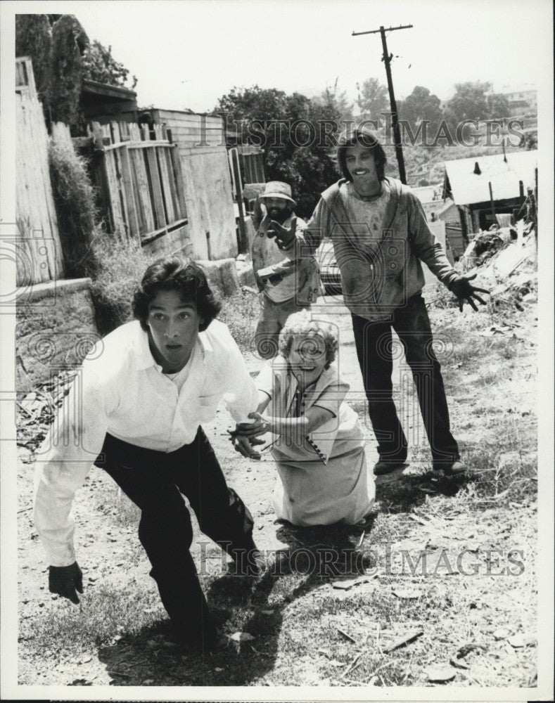 1982 Press Photo Fernando Allende in &quot;The Streets of L.A.&quot; - Historic Images