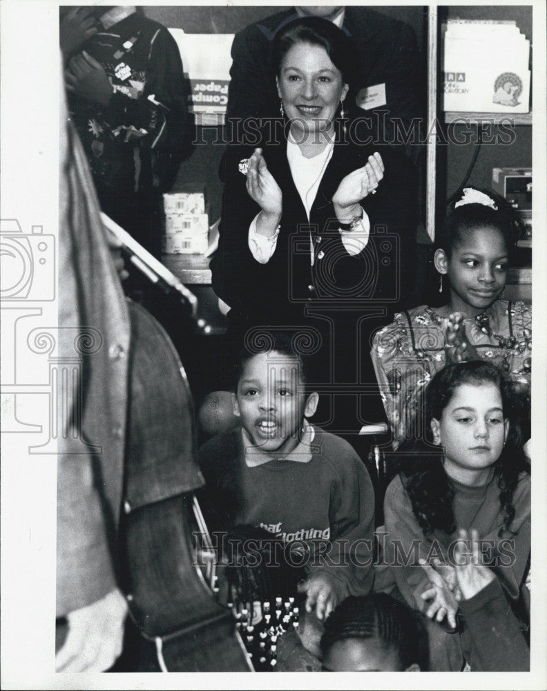 1994 Press Photo Ted Kennedy ,his wife Jane Alexander at Trotter school - Historic Images