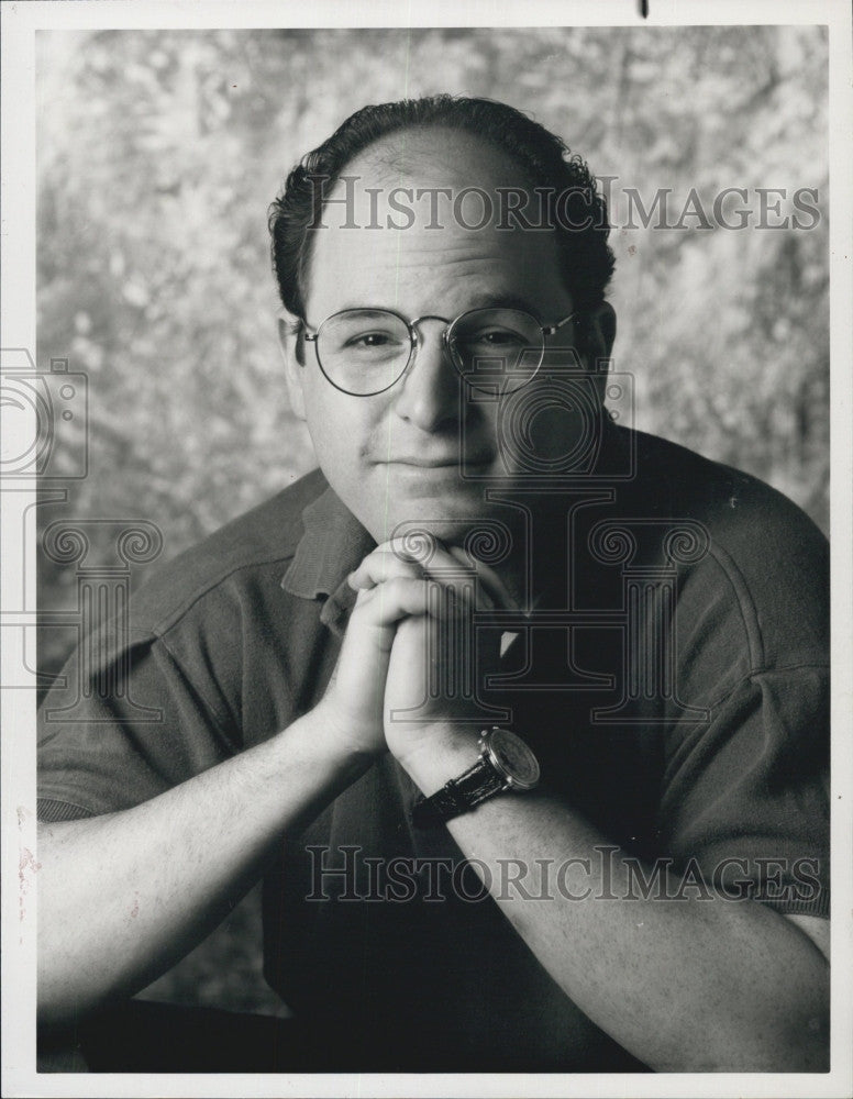 1996 Press Photo Actor Jason Alexander Poses - Historic Images