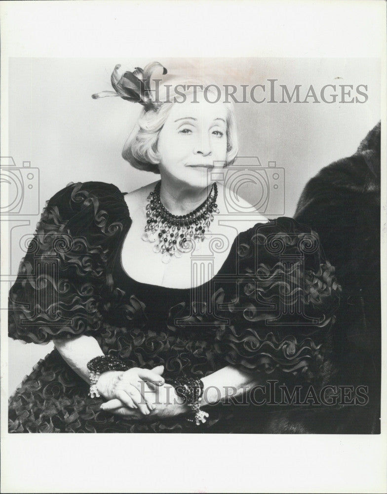 1980 Press Photo Mildred Albert Fashion Director Academie Moderne Boston - Historic Images