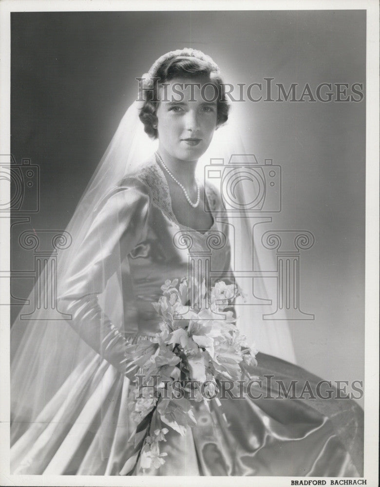 1952 Press Photo Mrs Robert Myron Ajemian - Historic Images