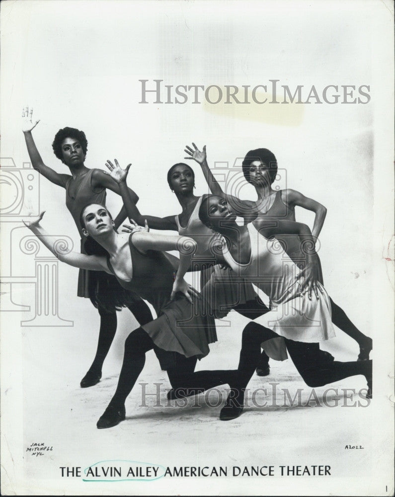 1976 Press Photo Dancers, performed at The Alvin Ailey American Dance Theater. - Historic Images