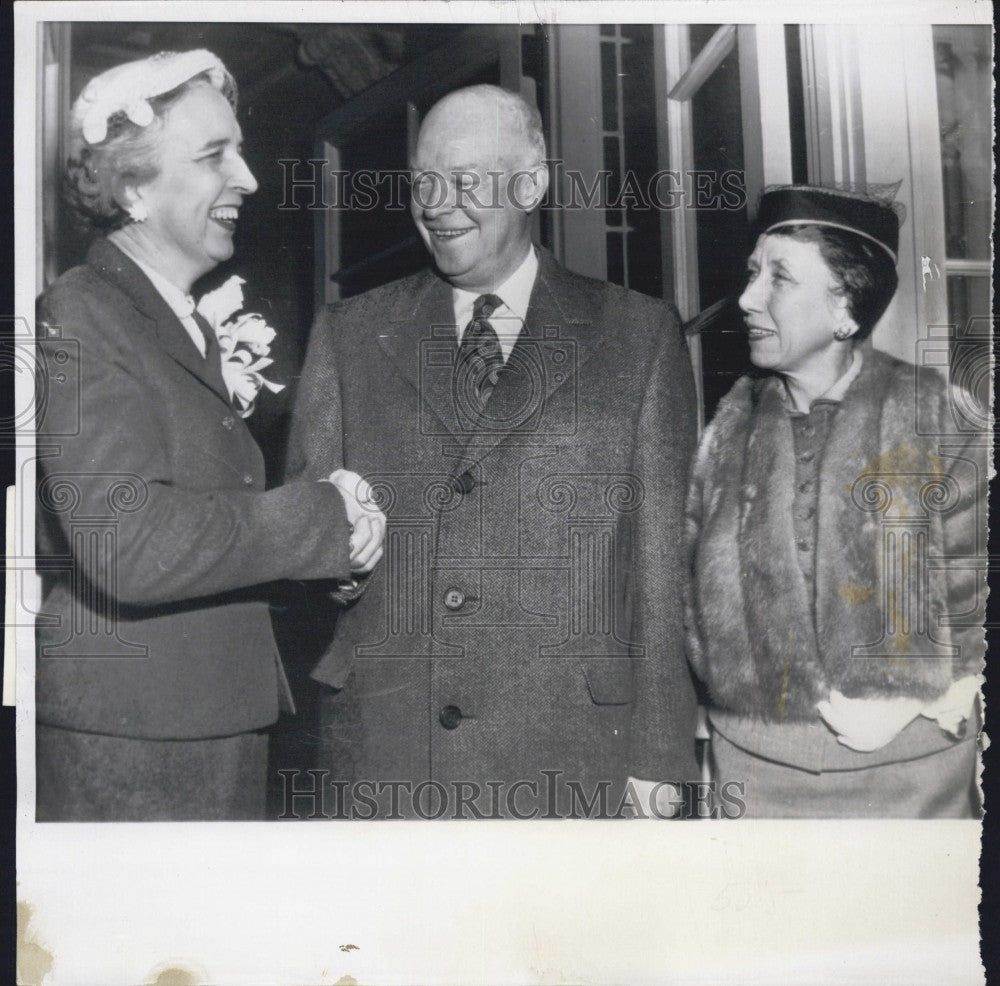 1955 Press Photo President Eisenhower Bertha Adkins Edna Donald Republican Women - Historic Images