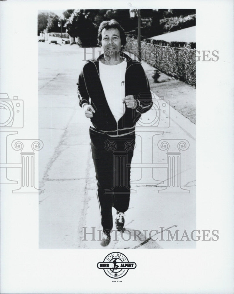 1979 Press Photo Herb Alpert 10K Run - Historic Images