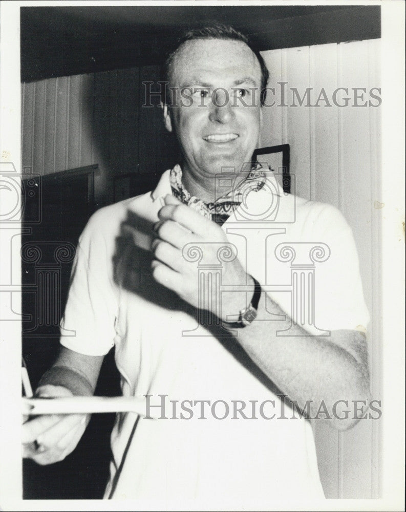 1986 Press Photo Singer Songwriter Peter Allen Autograph Book - Historic Images