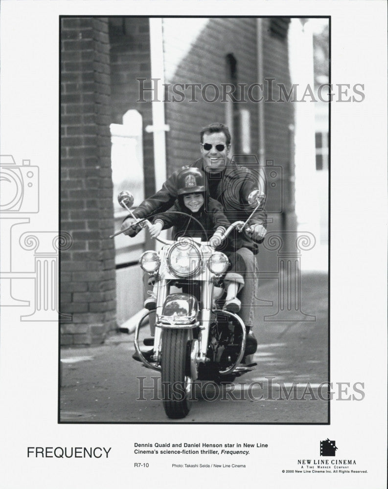 2000 Press Photo Dennis Quaid Daniel Henson Actors Frequency - Historic Images