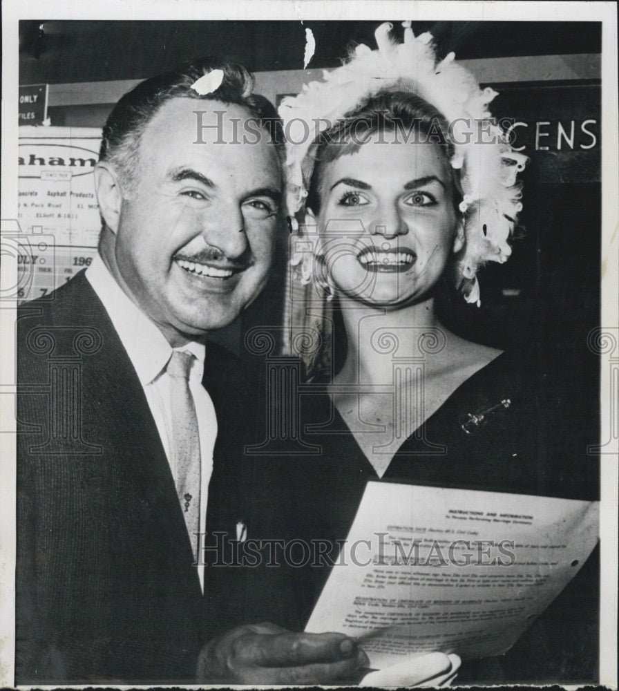 1960 Press Photo George, brother of musician Liberace &amp; Joan Wiker - Historic Images