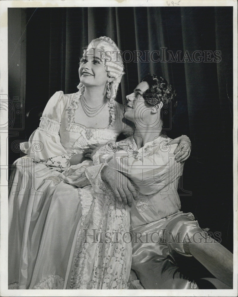 1941 Press Photo Brenda Lewis And David Brooks In Ron Cavalies - Historic Images