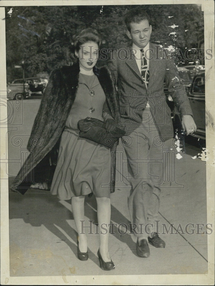 1941 Press Photo Mr. and Mrs. George Schrafft arriving at the Ritz Carlton - Historic Images