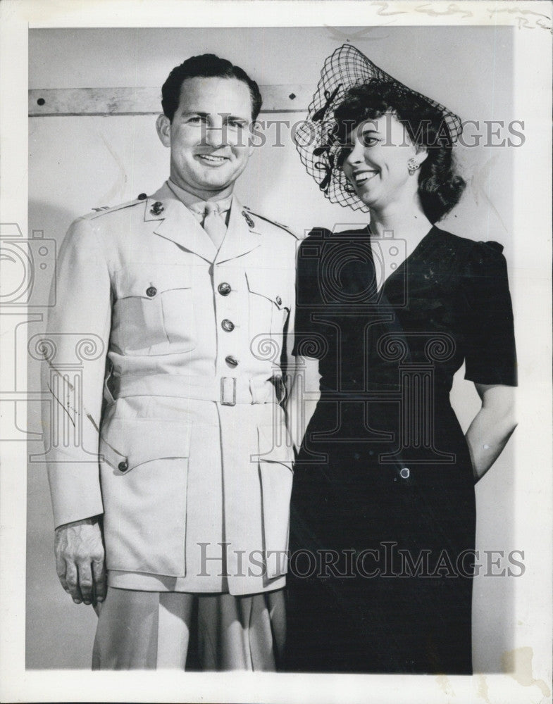 1944 Press Photo Irra Petina Mezzo-Soprano Marries Marine Lt F.R. Bussey of Texa - Historic Images