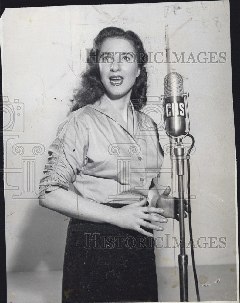 1955 Press Photo Recording artist, Carmel Quinn - Historic Images