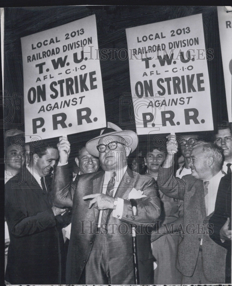 1960 Press Photo   Michael J Quill at city transit strike in NY City - Historic Images