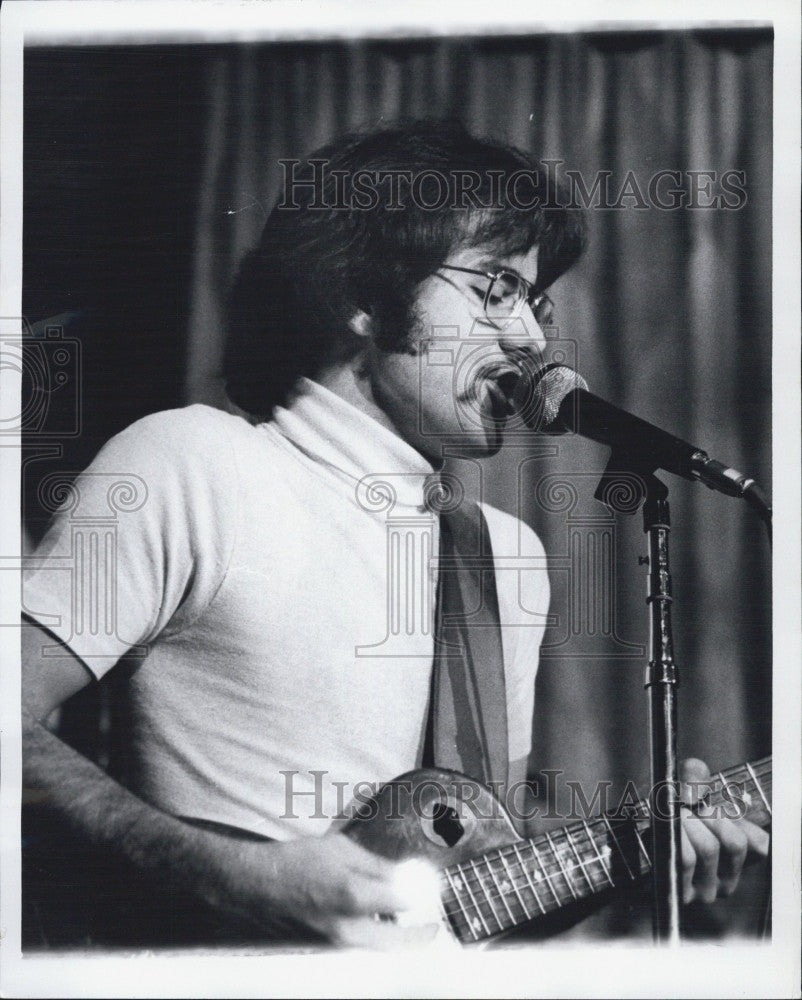 1975 Press Photo Up With the People Performed-Madison Park High School Boston - Historic Images