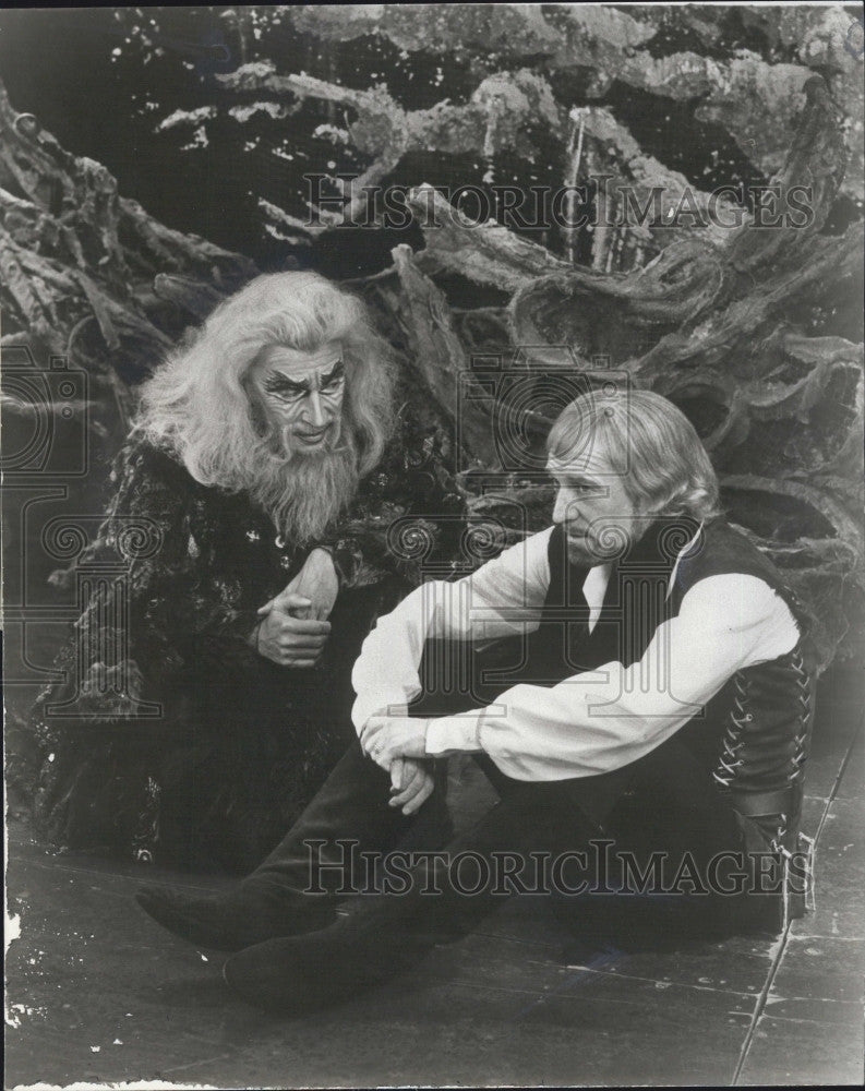 Press Photo James Valentine and Richard Harris in the musical &#39;Camelot&#39; - Historic Images