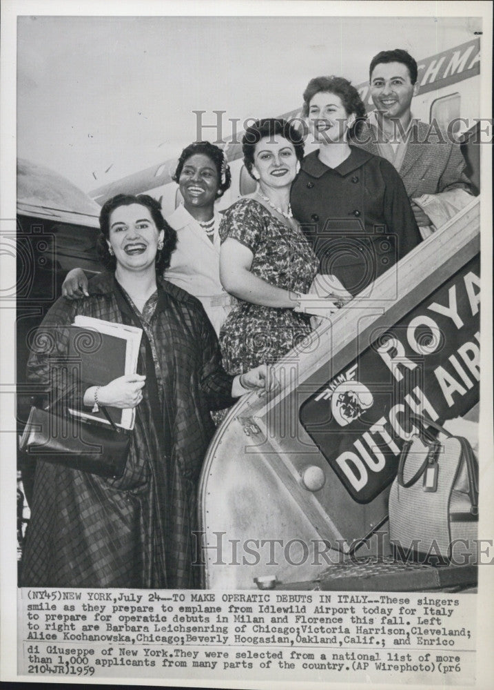 1959 Press Photo Opera singers Barbara Leichsenring with Victoria Harrison - Historic Images