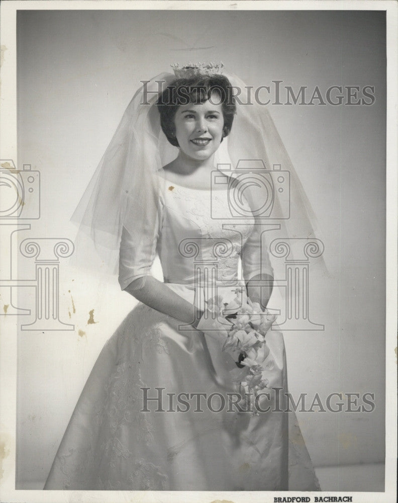 1963 Press Photo Bride Carol Ives Hathaway Gown Bell Skirt Peau De Sole Lace - Historic Images