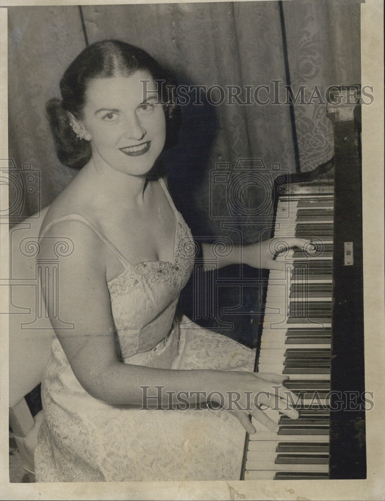 1951 Press Photo Entertainer Miss Ann Jon Lawlor, who appeared on radio and TV - Historic Images