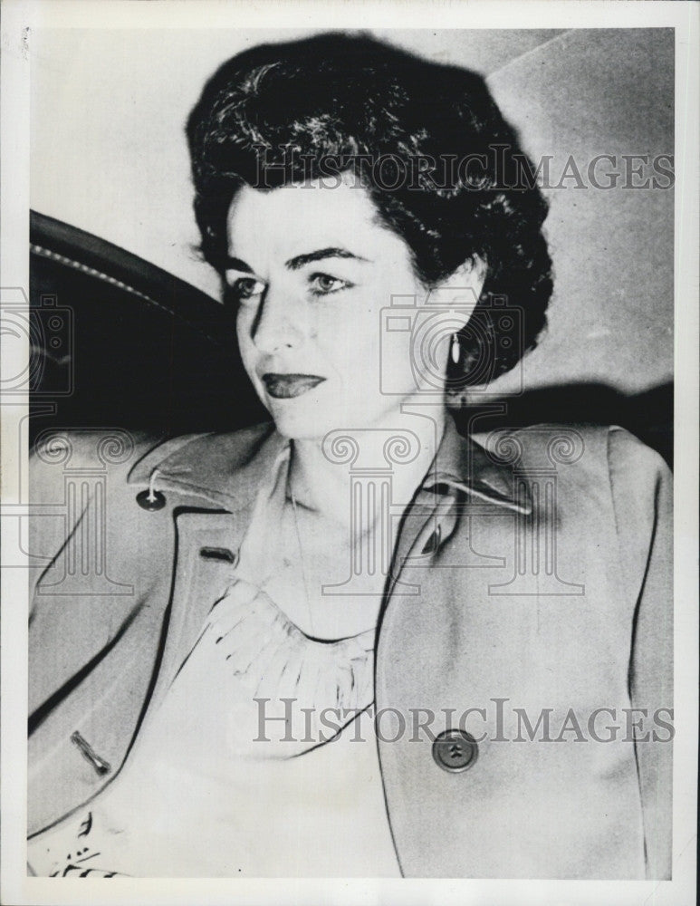 1943 Press Photo Actress Doris Link Horse Whipped By Fiance Former Wife - Historic Images