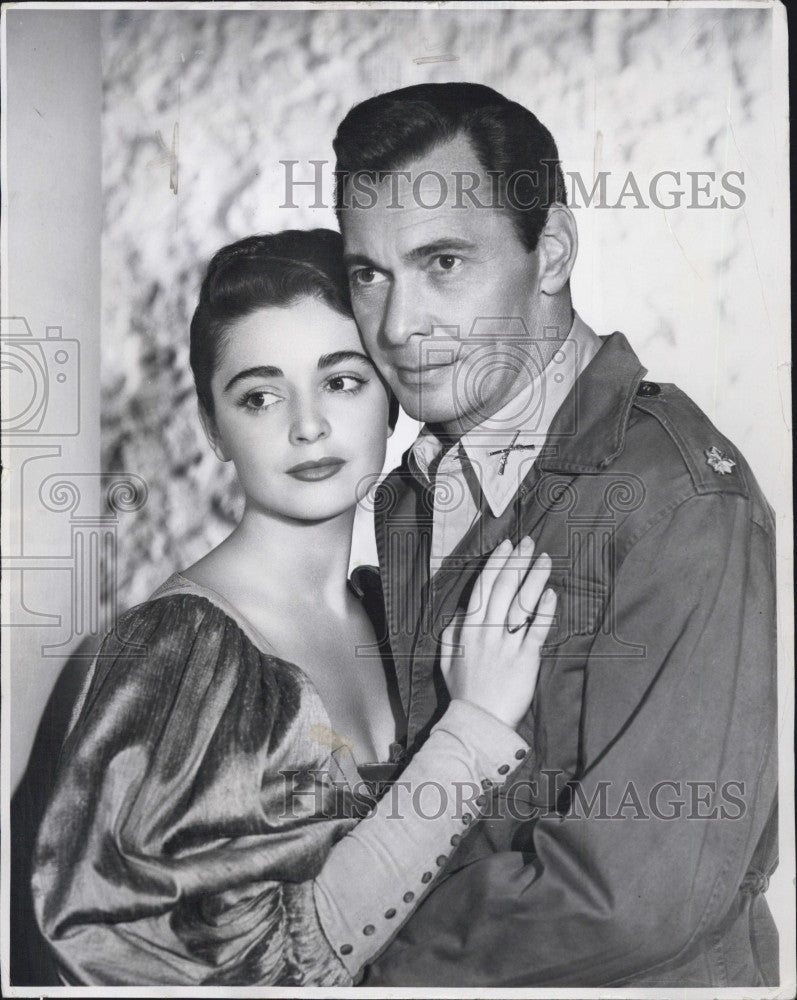 1956 Press Photo Singer Anna Maria Alberghetti &amp; Barry Sullivan in A Bell for Ad - Historic Images