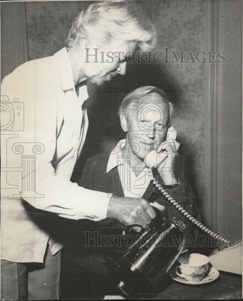 1970 Press Photo Dr Hanes Aliven Notified Nobel Peace Prize Awarded to Him - Historic Images