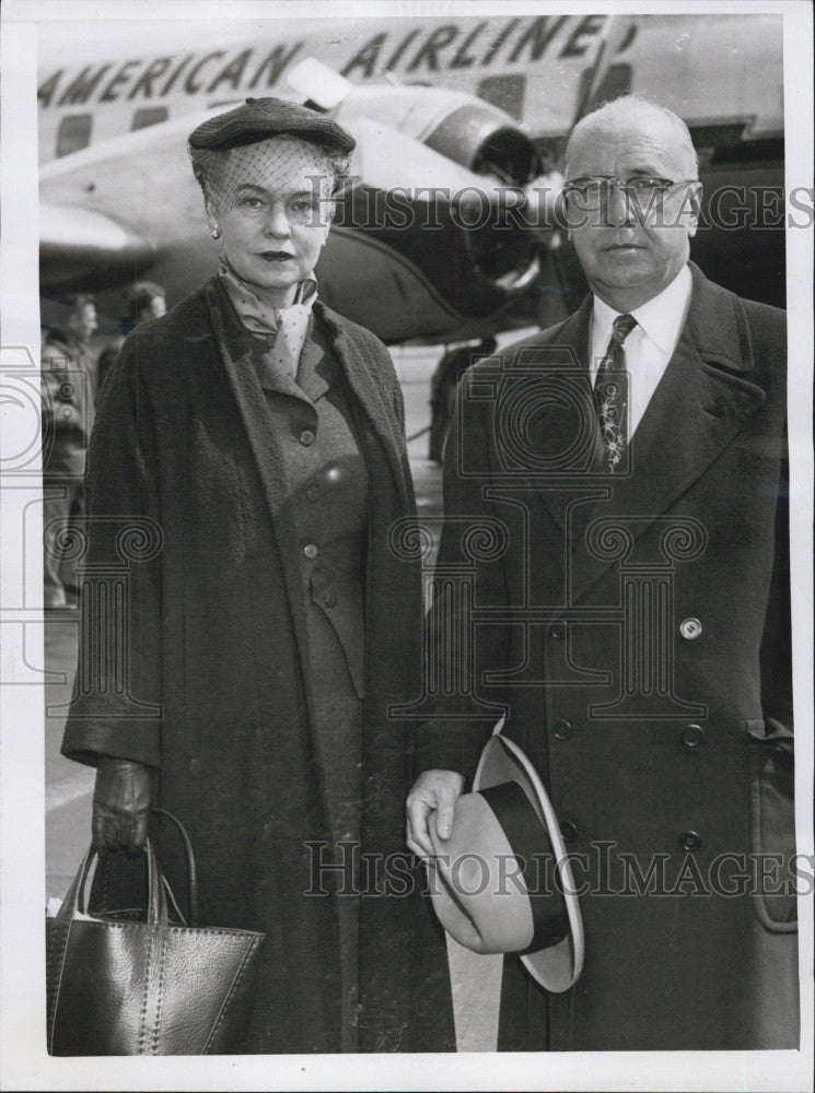 1954 Press Photo Mrs Oveta Culp Hobby &amp; Lawrence Bresnahan Regional Dir Health - Historic Images