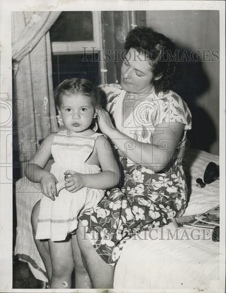 1949 Press Photo Judith Ann Rouff &amp; Mrs. Berthelill - Historic Images