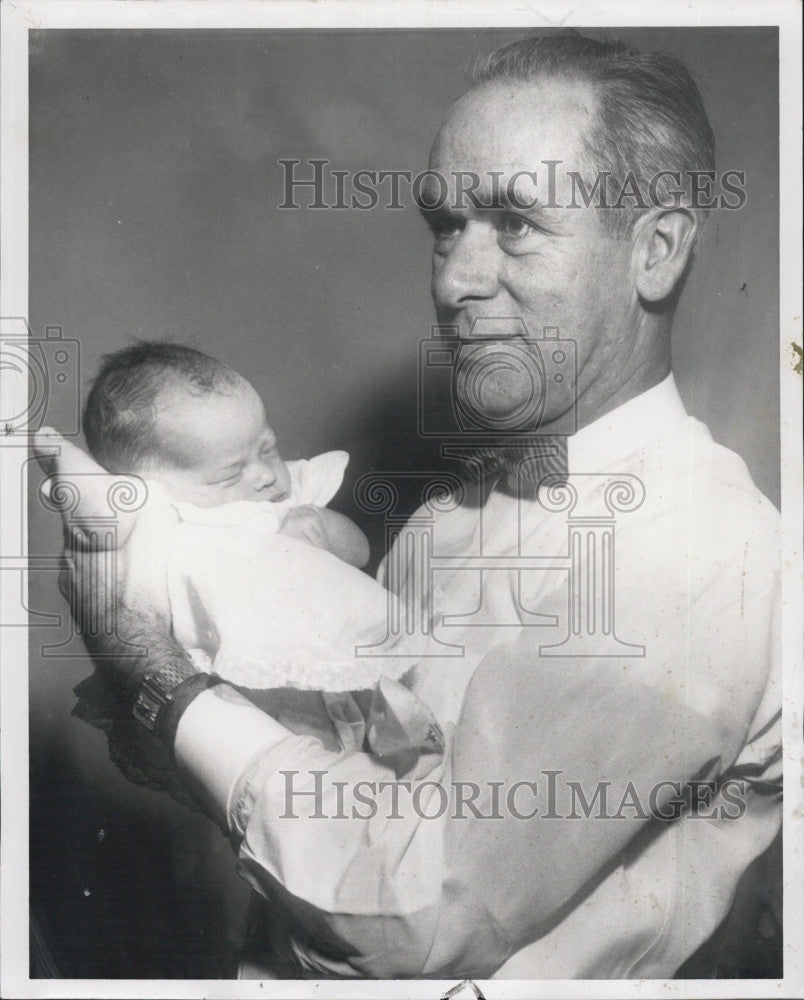 1958 Press Photo Charlie Hoar of Boston Police With First Grandchild Cheryl Ann - Historic Images