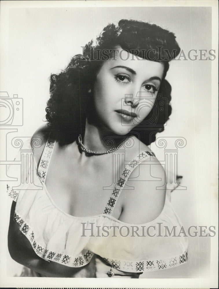 1946 Press Photo Singer Nancy Evans appears on &quot;Wayne King Show&quot; on CBS - Historic Images