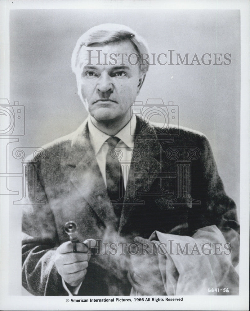 1944 Press Photo Actor Peter Van Eyck in The Dirty Game an Unger Production - Historic Images