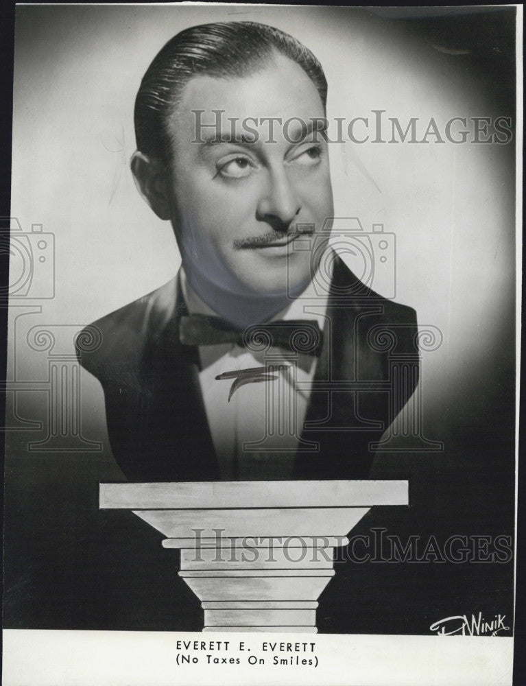 1964 Press Photo Cruise Director Everett E. Everett No Taxes on Smiles - Historic Images