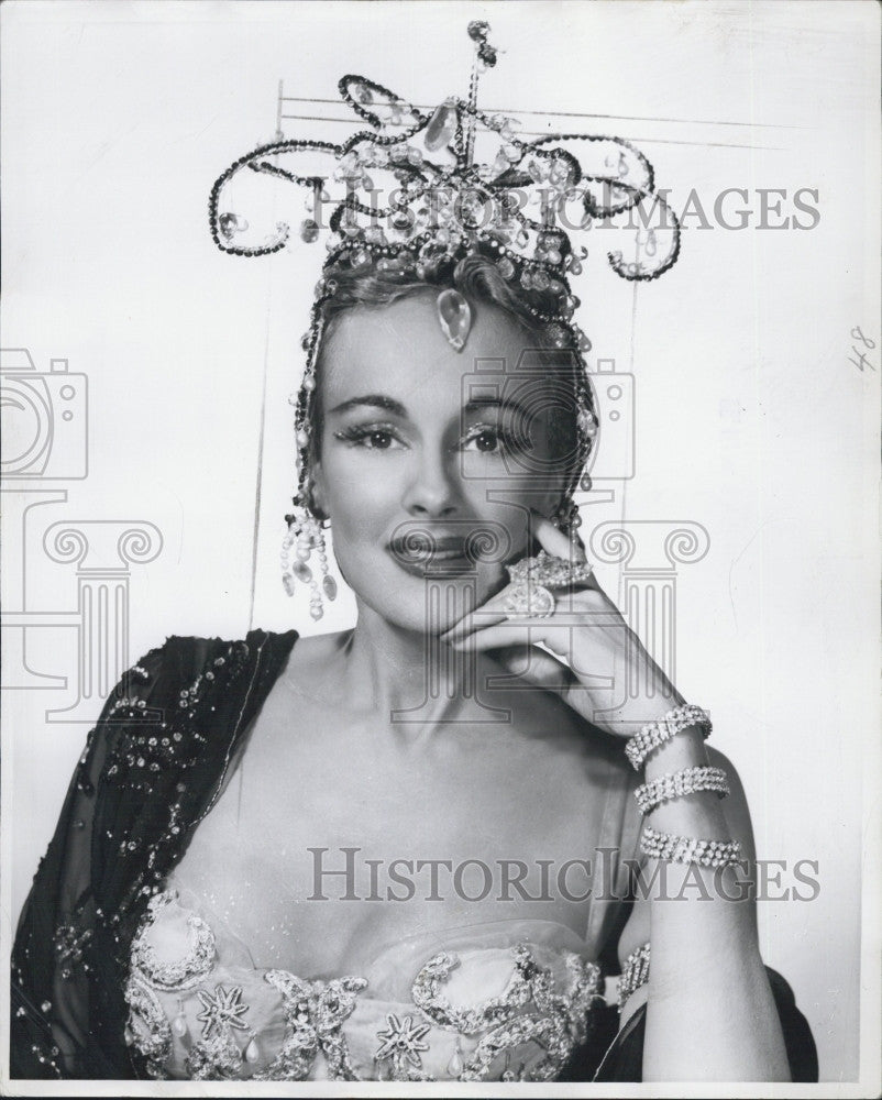 1956 Press Photo Actress and songstress Martha Errolle in Kismet a musical - Historic Images