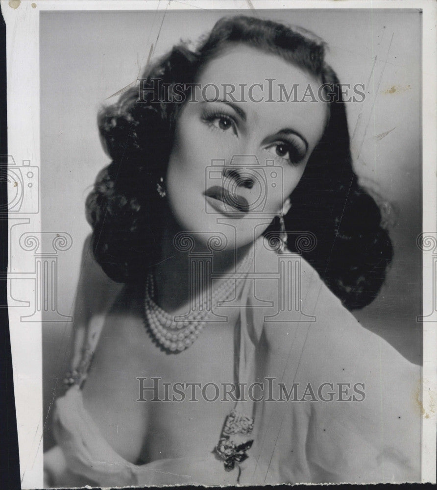 1950 Press Photo Opera, concert and night club singer Martha Errolle sues driver - Historic Images