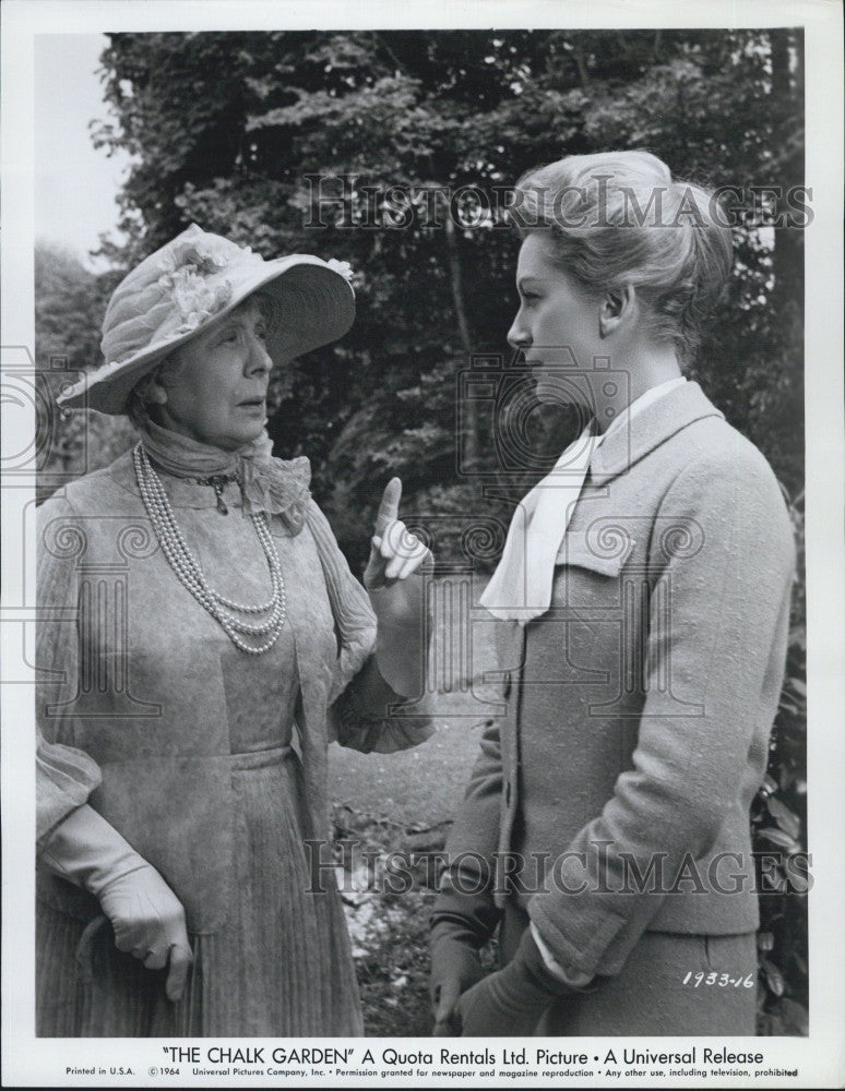 1964 Press Photo Edith Evans Instructs Deborah Kerr in &quot;The Chalk Garden&quot; - Historic Images