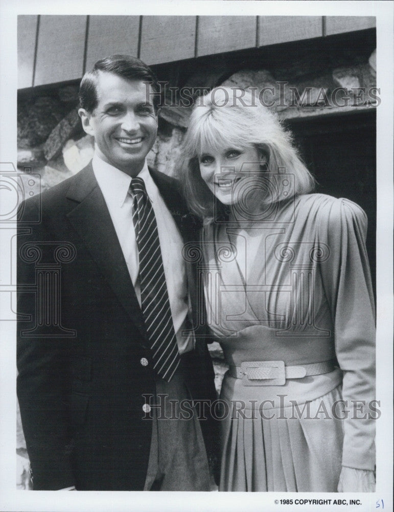 1985 Press Photo Actress Linda Evans and Actor George Hamilton - Historic Images