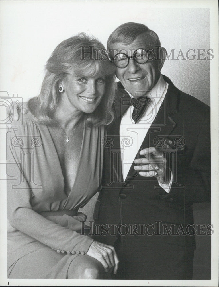 1982 Press Photo Actress KInda Evans and Comedienne George Burns. - Historic Images