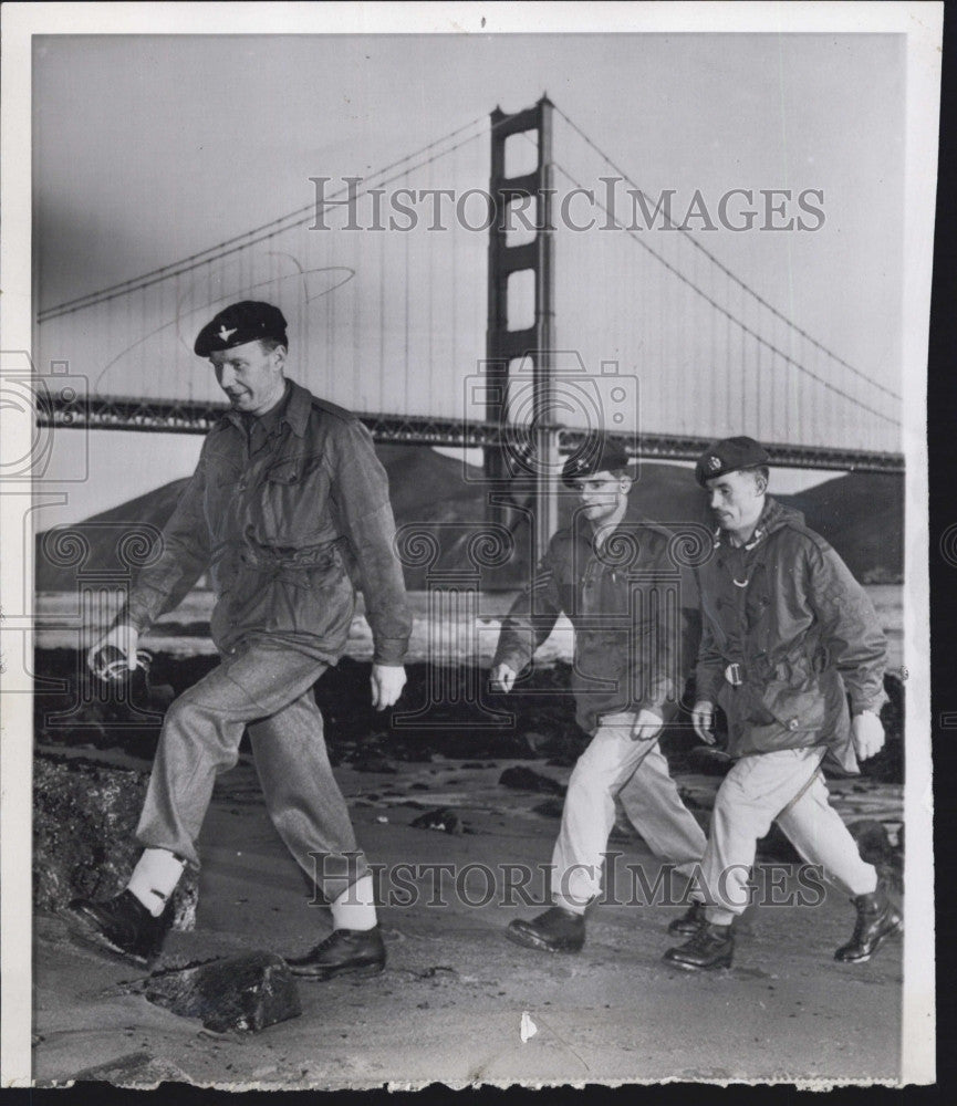 1960 Press Photo Sgt Mervyn Evans and Sgt. Patrick Maloney - Historic Images