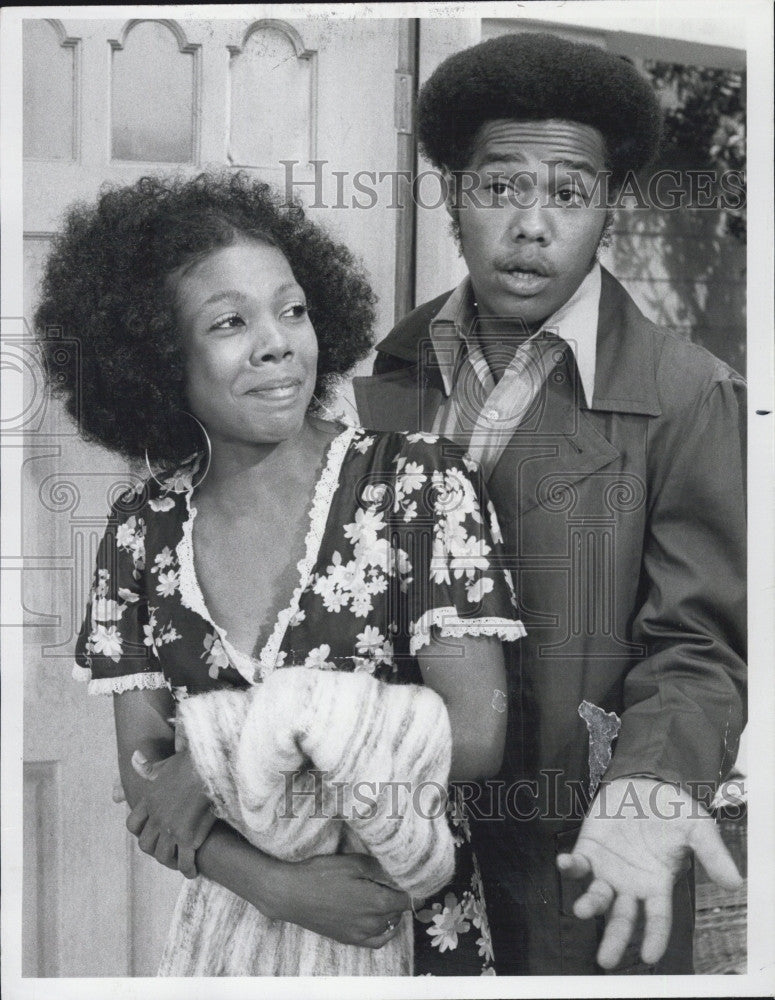 1972 Press Photo Actor Mike Evans and Actress Diane Sommerfield in All in the - Historic Images