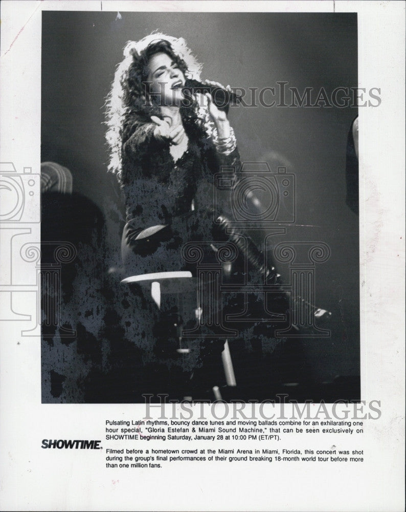 1992 Press Photo Gloria Estefan and Miami Sound Machine in concert - Historic Images