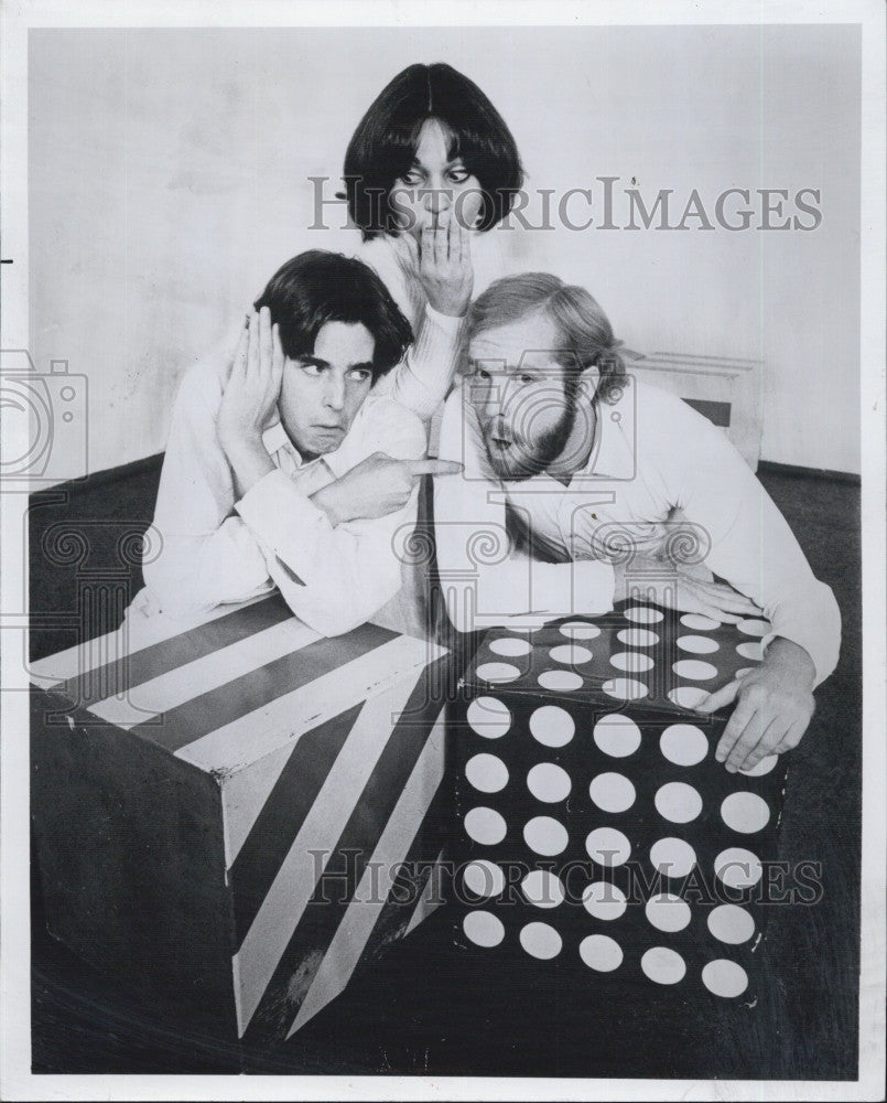 1975 Press Photo Dana Evans, Bobby Graham and Japes Emerson in &quot;The Preposition&quot; - Historic Images