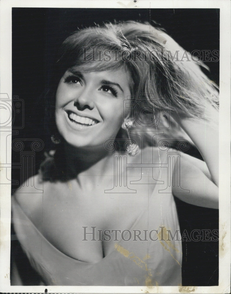 1968 Press Photo Janet Evans in &quot;Showcase &#39;68&quot; on NBC TV - Historic Images