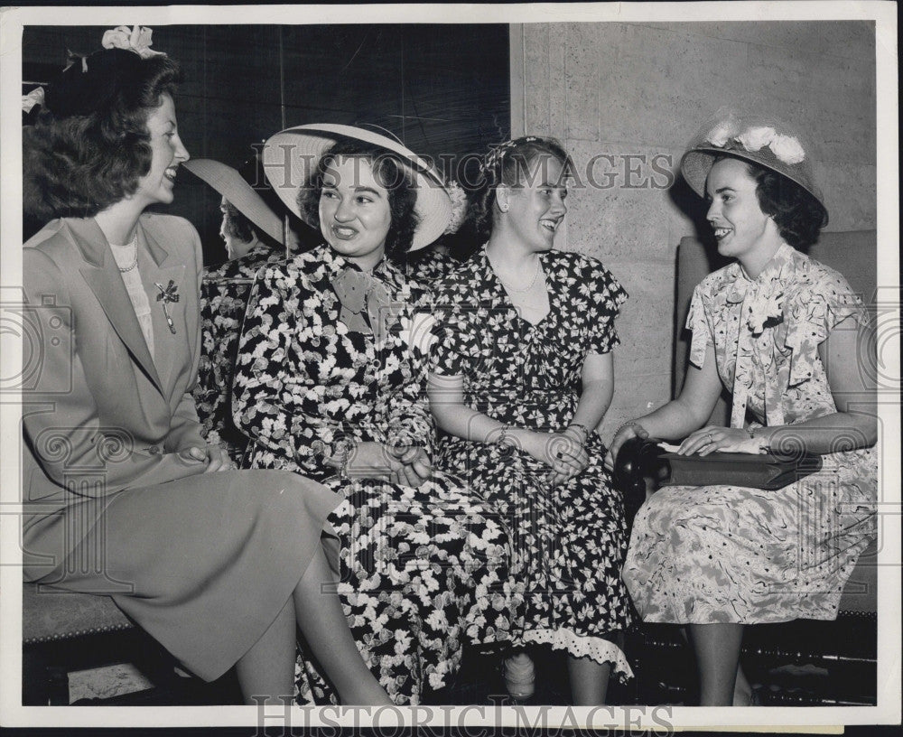 1948 Press Photo Committe of Manhattan Ville Club of Boston. - Historic Images