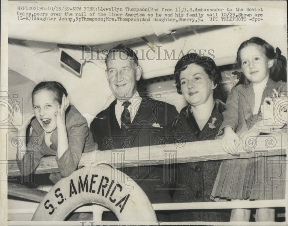 1959 Press Photo US Amb. Llewellyn &amp; Mrs. Thompson w/ daughters Jenny &amp; Sherry - Historic Images