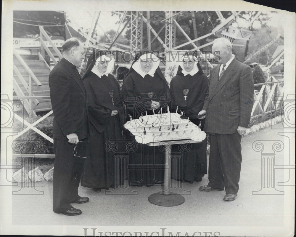 1951 Press Photo Rev. William D. Thomson, Mother O. Masse, Mother Superior Masse - Historic Images