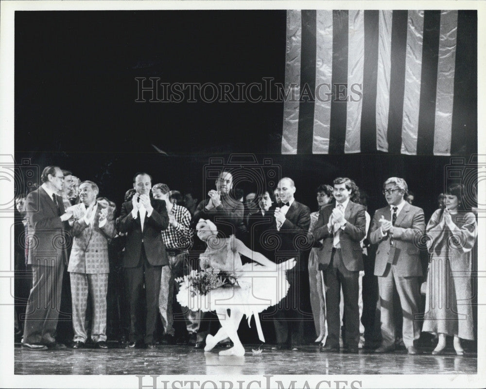 1988 Press Photo Maya Plisetskaya &amp; Soviet Artists Perform Making Music Together - Historic Images