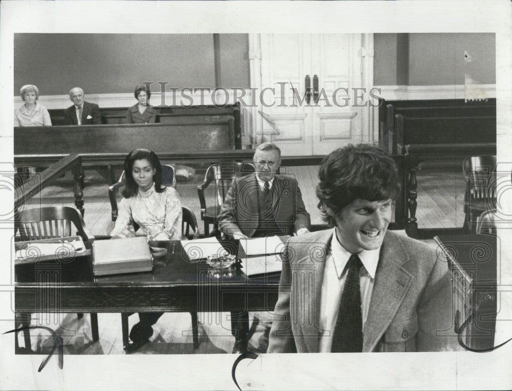 1970 Press Photo Actor Zalman King in &quot;The Young Lawyers&quot; - Historic Images