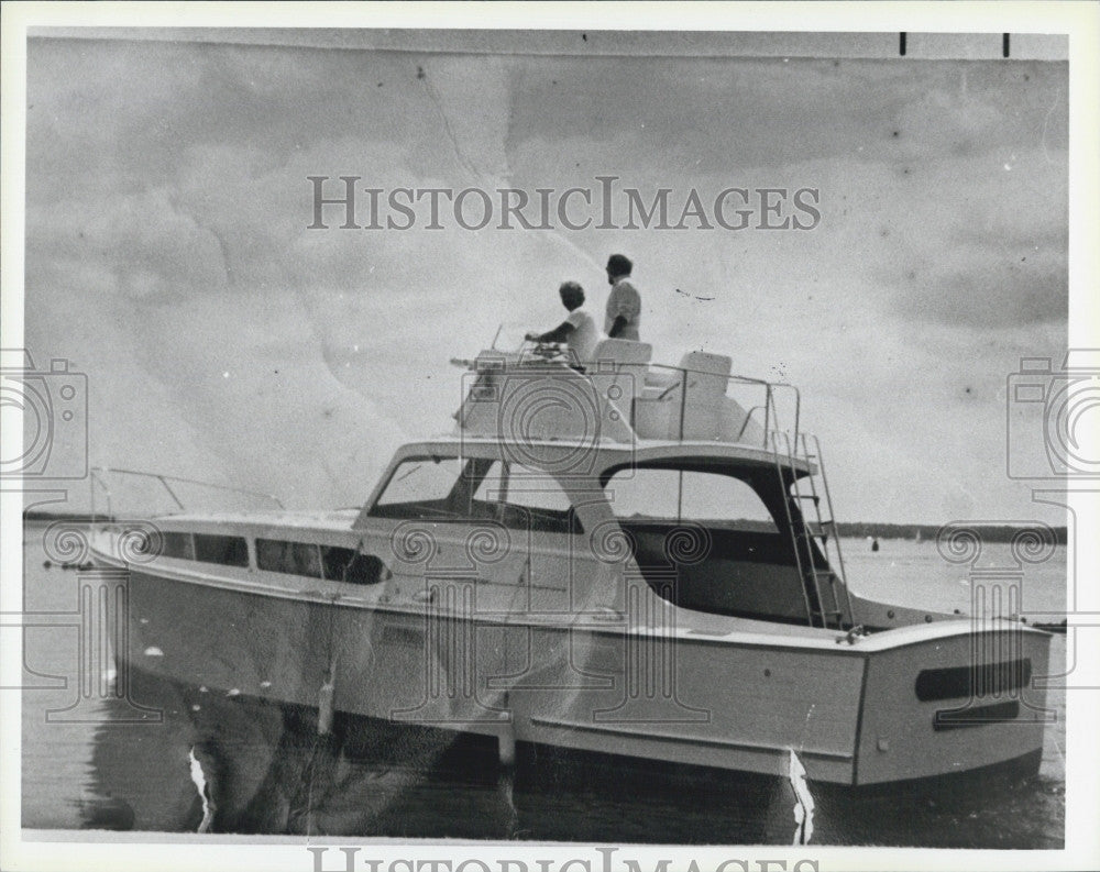 1986 Press Photo Robert Meeks on his Pacemaker yacht - Historic Images