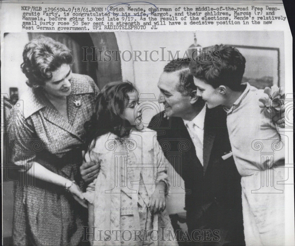 1961 Press Photo Dem Erich Mende, wife Margot &amp; their children - Historic Images