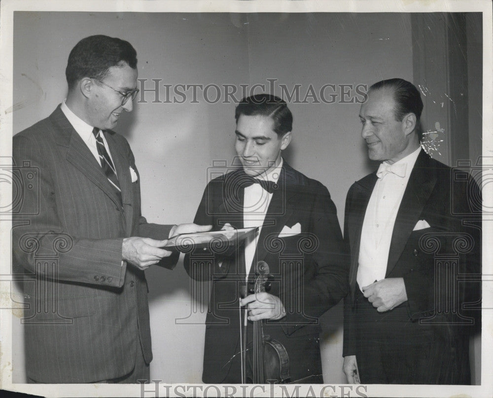 1951 Press Photo Robert Menga,scholarship &amp; WH Gannick &amp; P Cherkassky - Historic Images