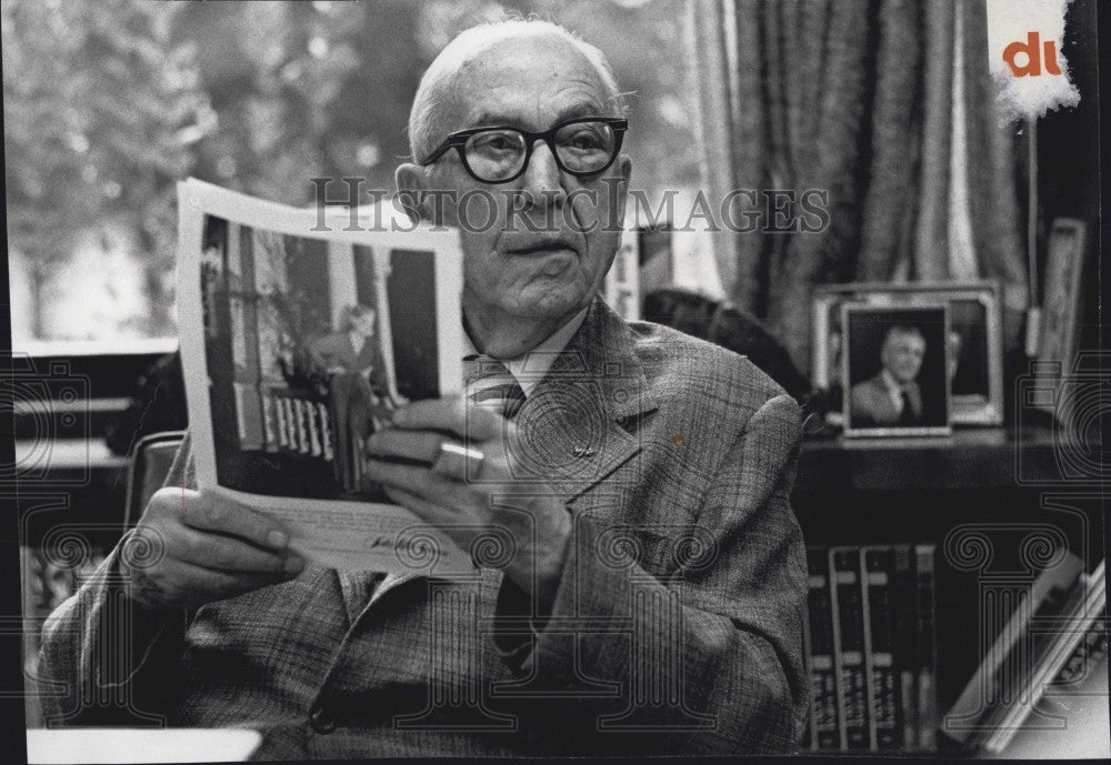 1977 Press Photo Dr. Karl Menninger, son of Menninger Clinic founder - Historic Images